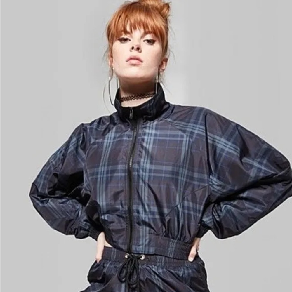 Wild Fable green plaid cropped long sleeve front zip jacket in size small